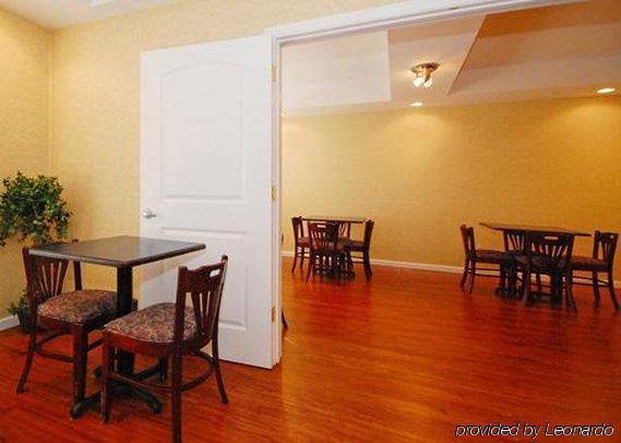 Red Roof Inn Plus+ & Suites Chattanooga - Downtown מסעדה תמונה